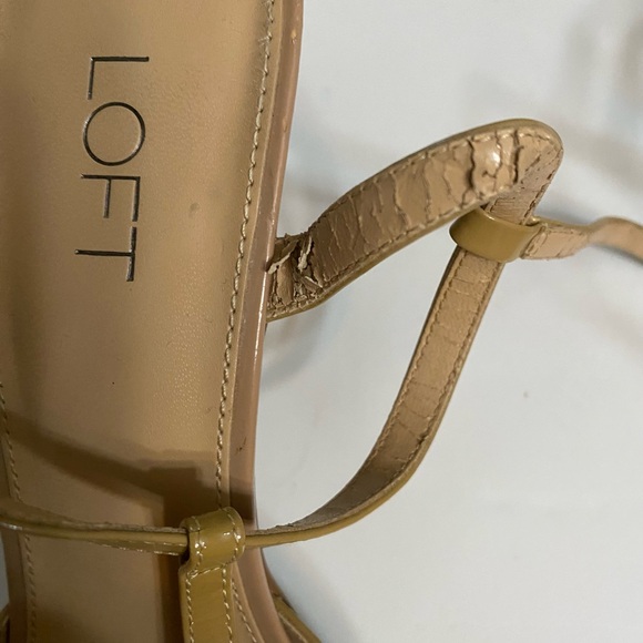 Loft T- Strap Beige patent sandals heels women’s size 8.5M - Picture 10 of 12